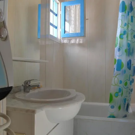 Locations Saint-cyprien: 2 Pieces Avec Parking, Terrasses, Et Loggia - Fr-1-225d-35 Lejlighed *