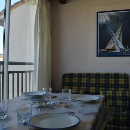 Apartment Locations Saint-cyprien: 2 Pieces Avec Parking, Terrasses, Et Loggia - Fr-1-225d-35